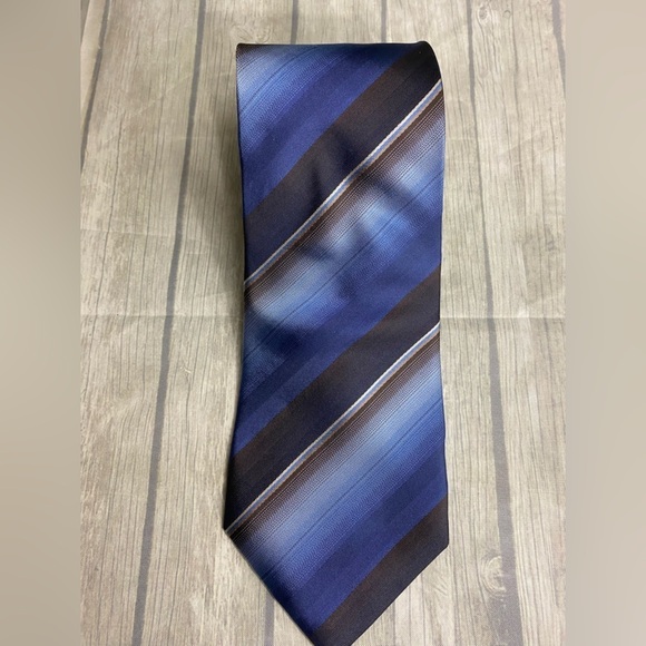Van Heusen 100% Silk Blue Brown Diagonal Striped Stain Resistant Mens 60” Tie - Picture 1 of 5